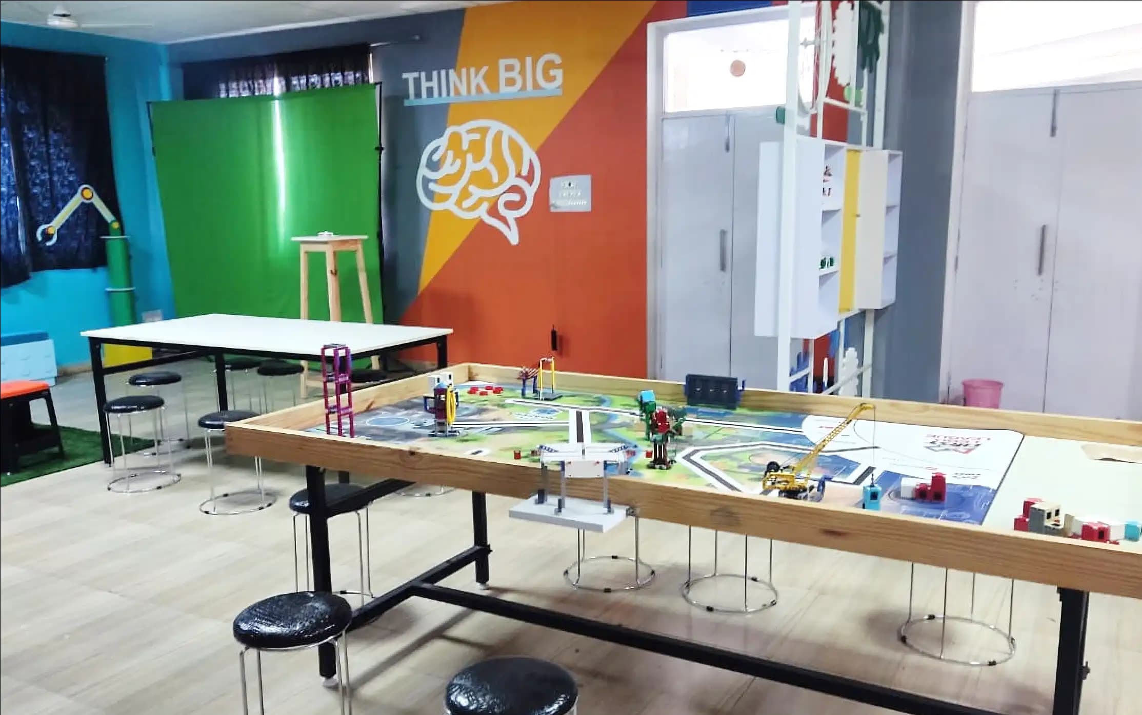 ROBOTICS LAB at Future Leaders School